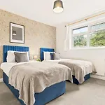 Furnished 6 Bedroom - Parking, Monthly Stays