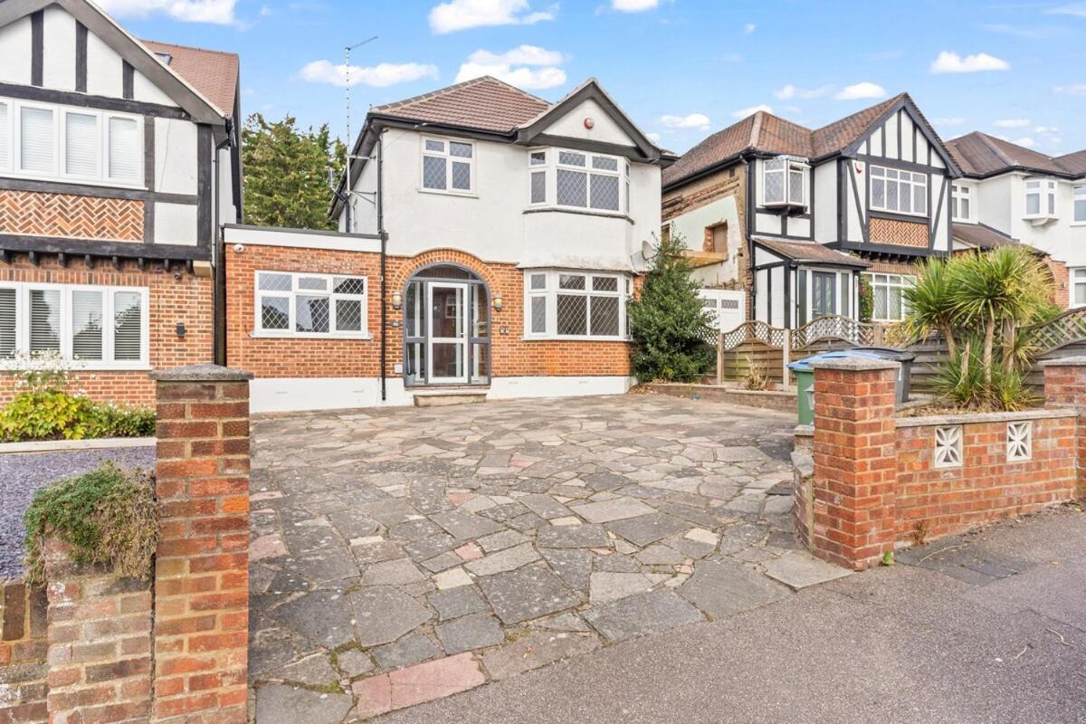 Furnished 6 Bedroom - Parking, Monthly Holiday home