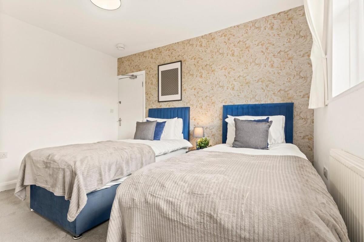 Furnished 6 Bedroom - Parking, Monthly Holiday home